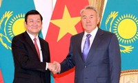 ທ່ານປະທານປະເທດ Truong Tan Sang ເຄື່ອນໄຫວຢ້ຽມຢາມ Kazakhstan 